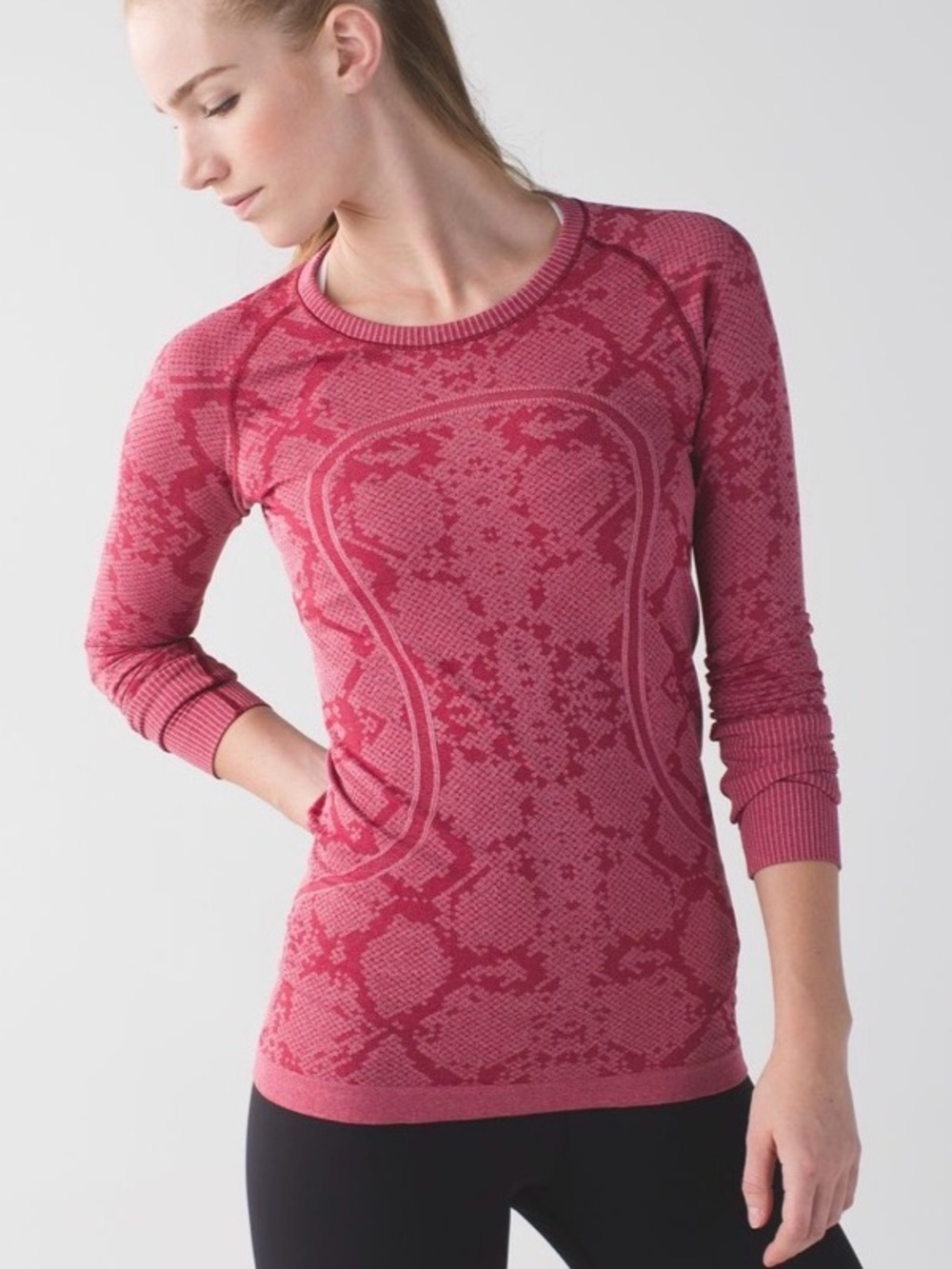 Lululemon Swiftly Tech Long Sleeve Crew in Heathered Cranberry